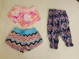 Lot Of 3 baby girl Shorts and pants size 9M. Lot has okie dokie & Carter brands