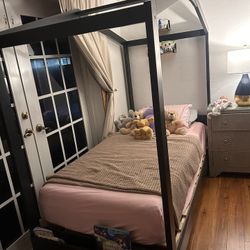 Twin Canopy Bed 
