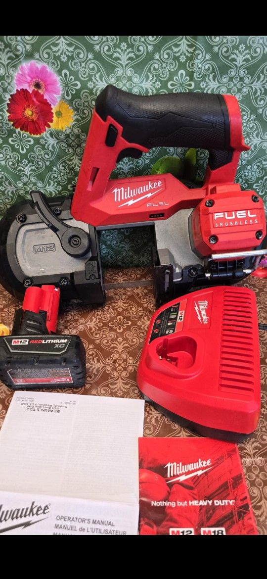 Milwaukee
M12 FUEL 12V Lithium-Ion Brushless Cordless Compact Band Saw Kit