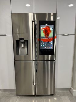 Family Hub™ Smart Refrigerator – Stainless Steel – Excellent Condition
