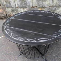 Super Cool Wire Rack Table