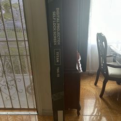 Titan TNS-72 Projection Screen