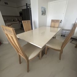Modern expandable dining table with 4  chairs