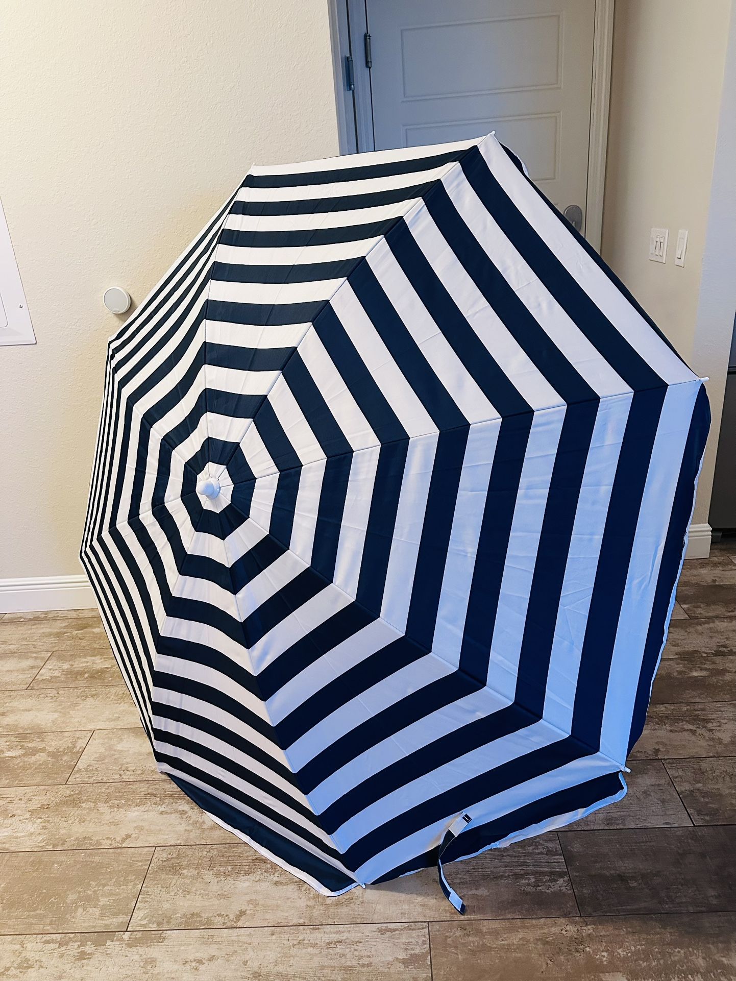 Adjustable Tilting Beach Umbrella With Auger And Storage Bag