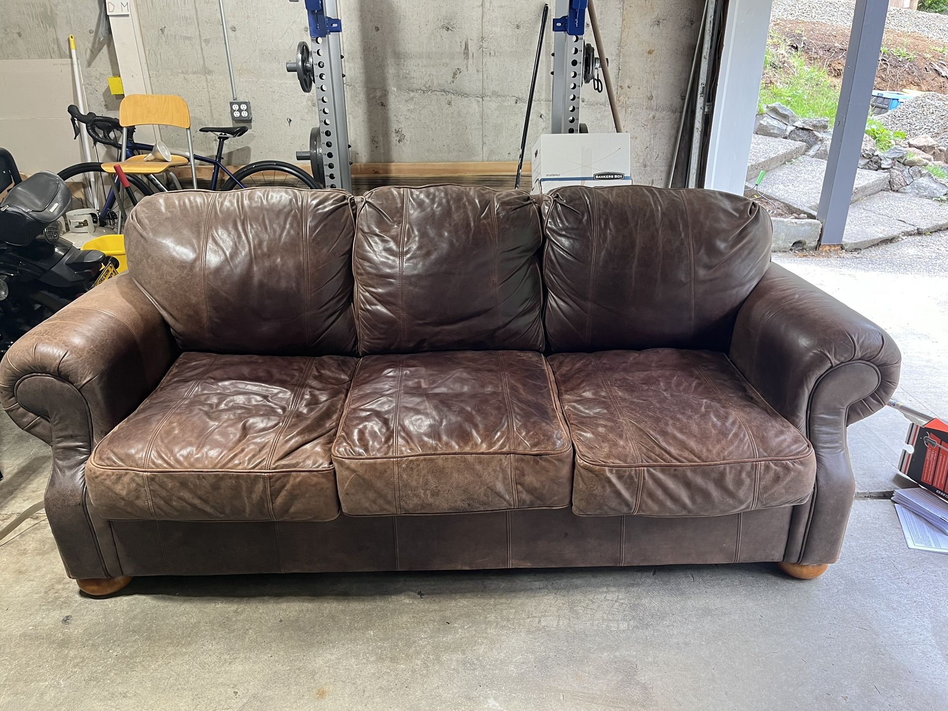 Free Leather Couch Marshfield Woodlands Collection