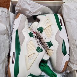 Jordan 4 SB PINE Green 9.5