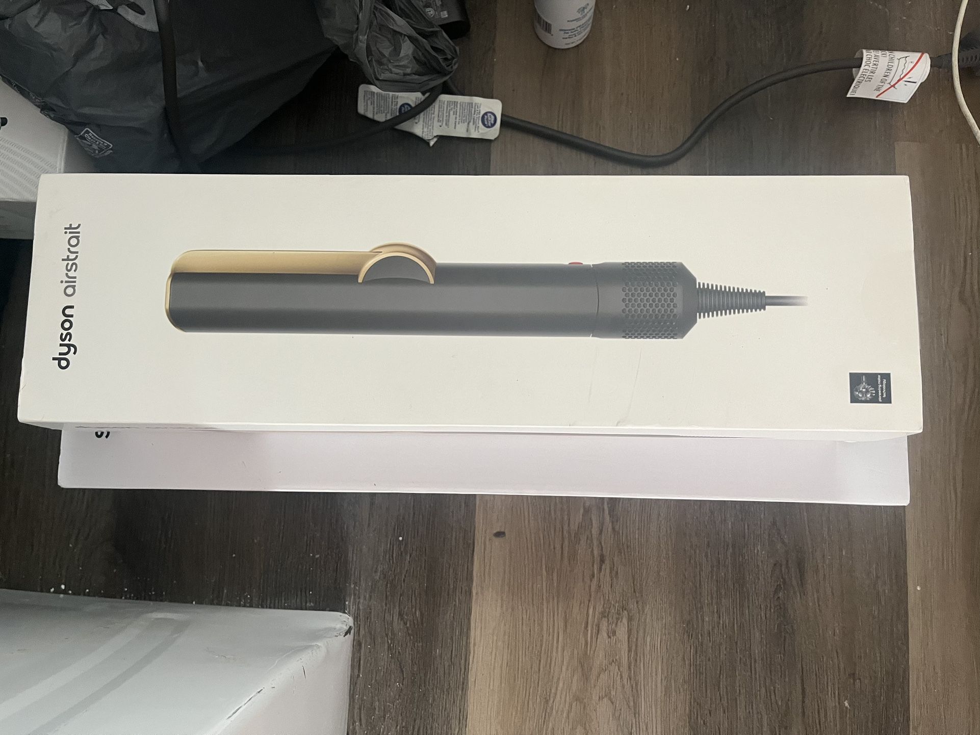 Dyson Airstrait