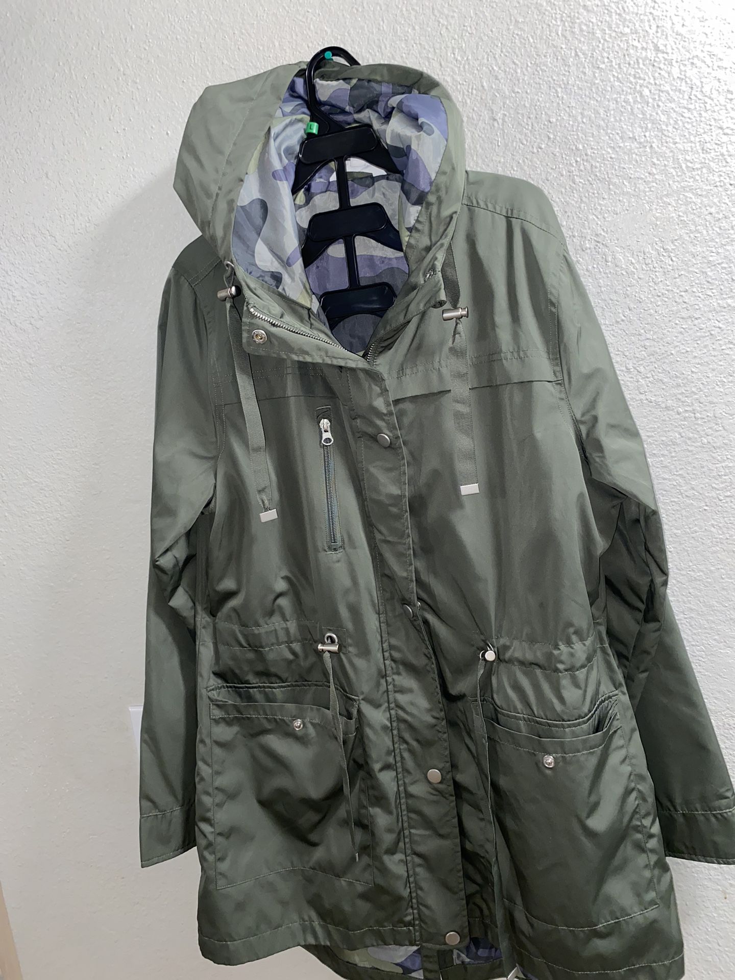 Medium Women’s Green Raincoat