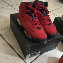 Jordan 6s “Bulls”  6Y