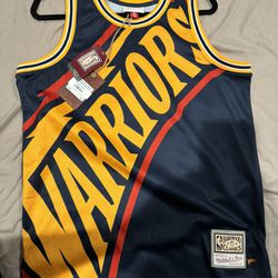 Warriors Jersey Size Medium 99$