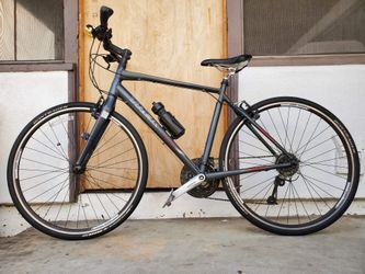 Trek 7.4 highbrid bike Shimano group set Carbon fork 700/32 tires