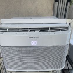 8.000 BTU Frigidaire smart air conditioner