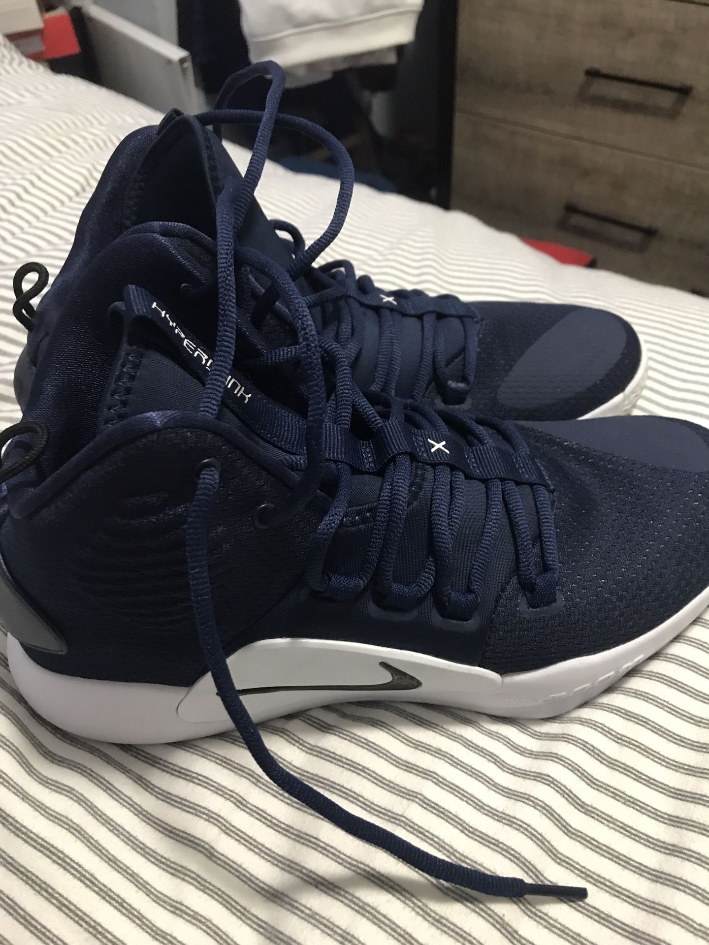 Hyper dunk basketball shoes