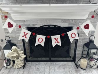 VALENTINES DAY HEART XOXO BURLAP BANNER