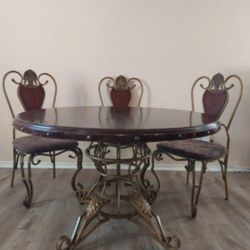 Used Round  Kitchen Table Mesa De Comedor  In JUSTIN