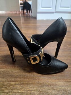 DKNY Genevive Black Pumps Gold Logo Strap Stiletto Heels Womens 7M