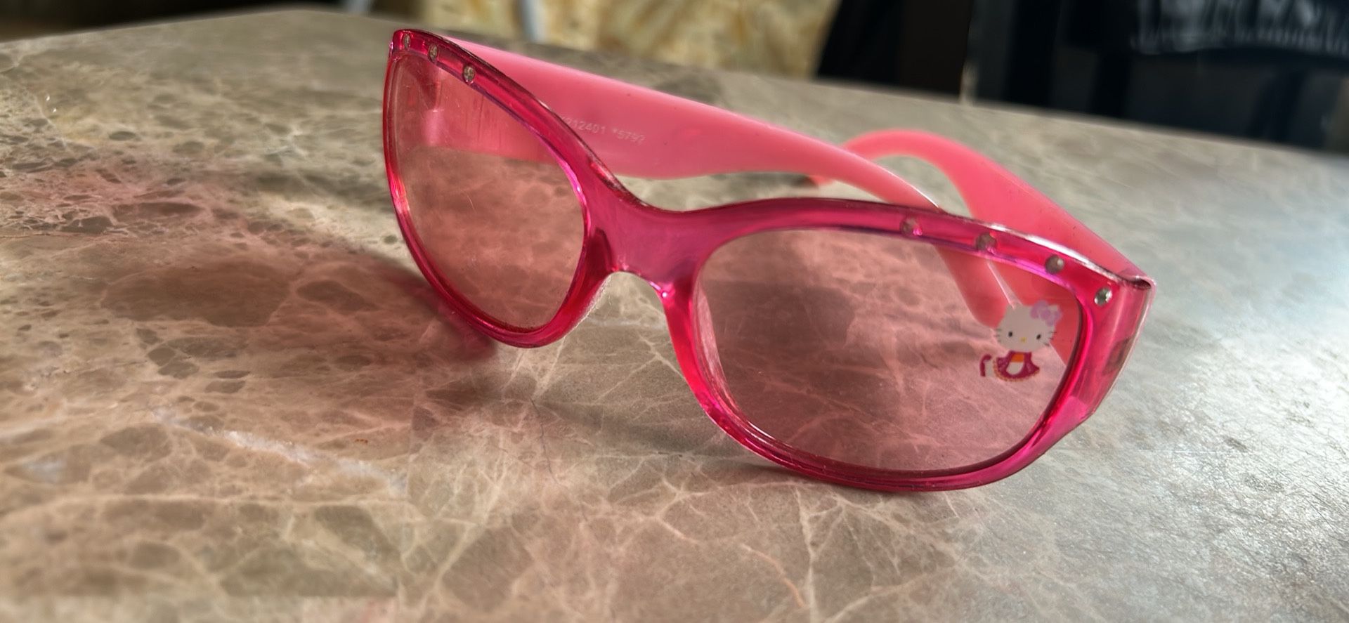 Hello Kitty toodler/elementary girl Sunglasses.
