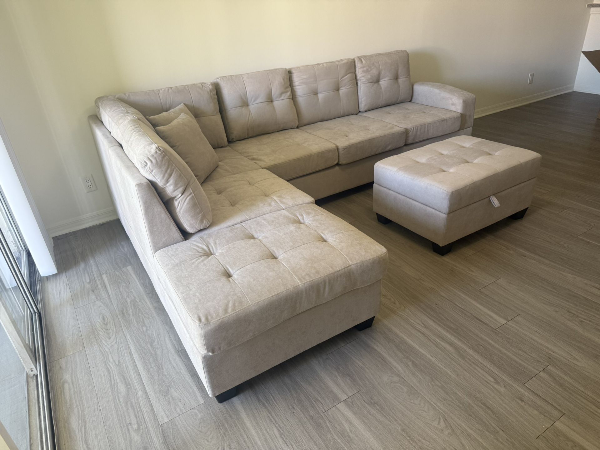 Sectional Sofa. Brand New π