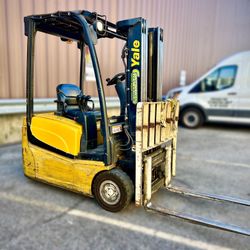 2011 Yale Electric Forklift – 3,000 lb – 2,600 Hrs – w/ Charger & 50ft Cord
