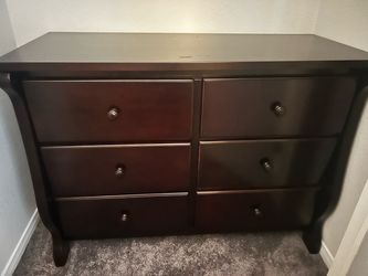 Dark Wood 6-Drawer Dresser