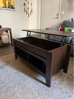 Lift top coffee table