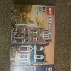 LEGO 10270 Bookstore With Box And  Instructions