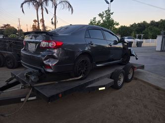 Part out Toyota  corolla 2013