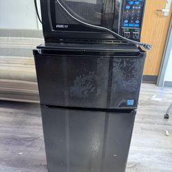 Microwave & MiniFridge 
