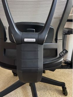 Premium ergonomic office chair (Autonomus)