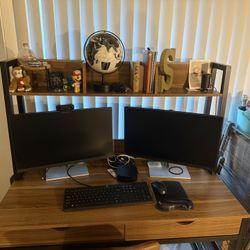 📚 Computer Desk with Drawers – Great Condition!