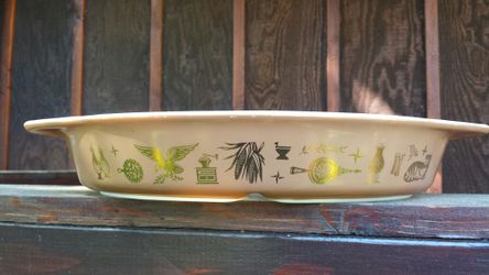 Vintage Pyrex American Heritage divided dish