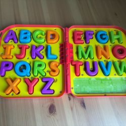 Hasbro Sesame Street Elmo Alphabet Letters ABC To Go Complete Puzzle W/ Case