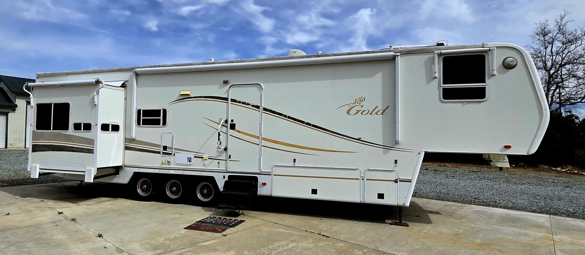 2003 Alpha Gold 38 RLTES for Sale in Beaumont, CA - OfferUp