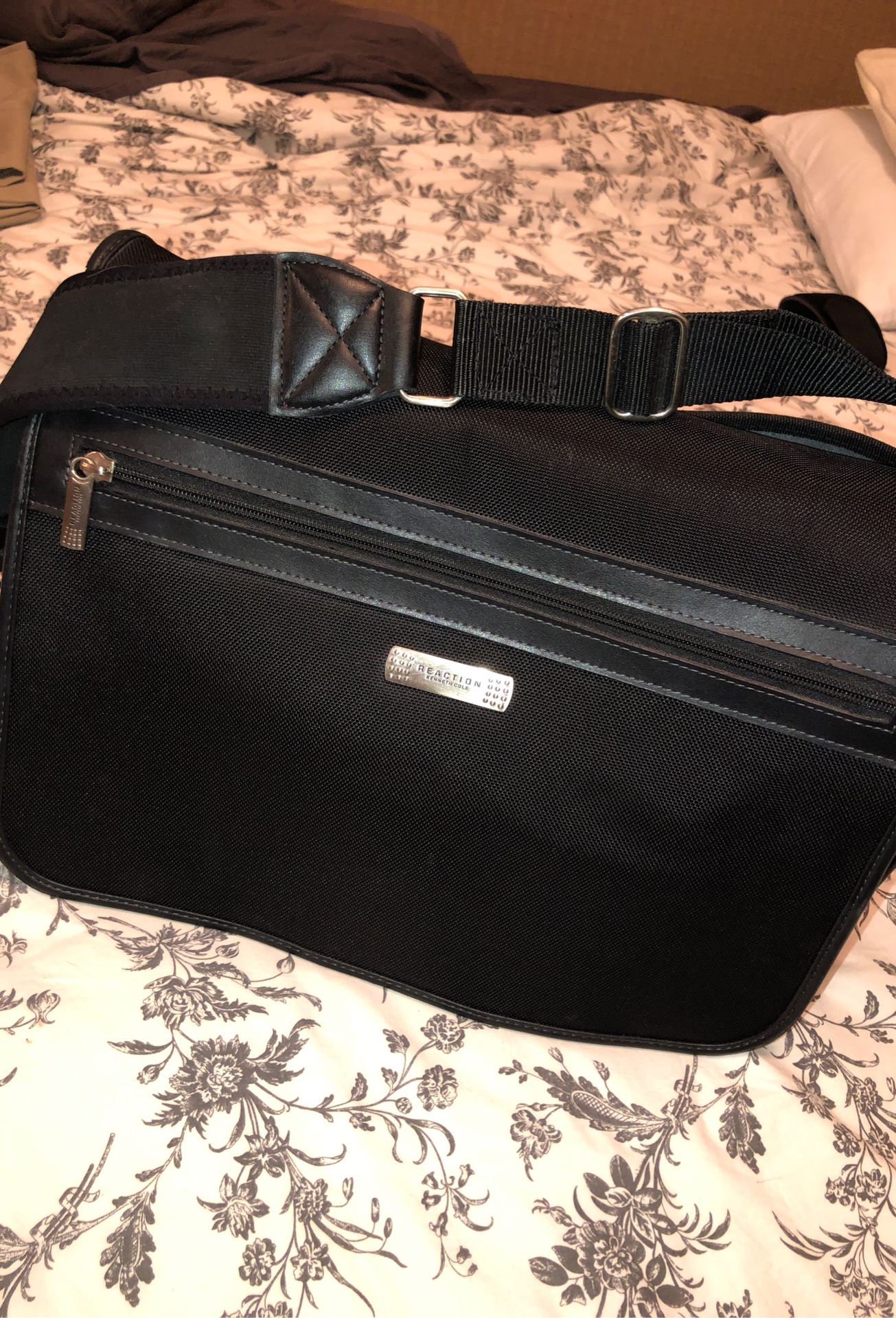 Kenneth Cole Messenger Bag