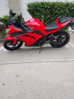 2015 Ninja 300 - Low Miles