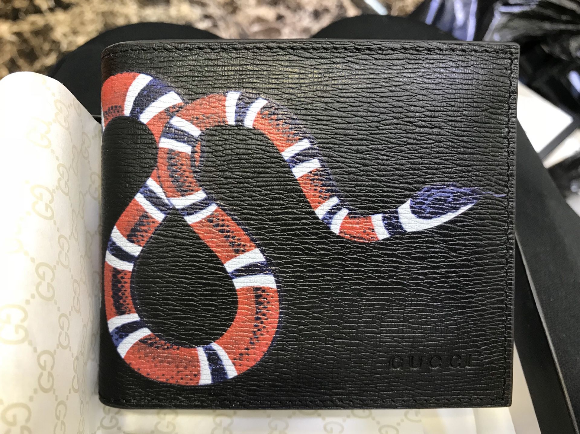 new Gucci black leather snake men’s wallet