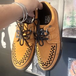 Tuk shoes