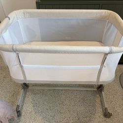 Baby Bassinet - bedside sleeper. Adjustable height, with wheels