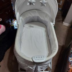 Delta Deluxe Bassinet