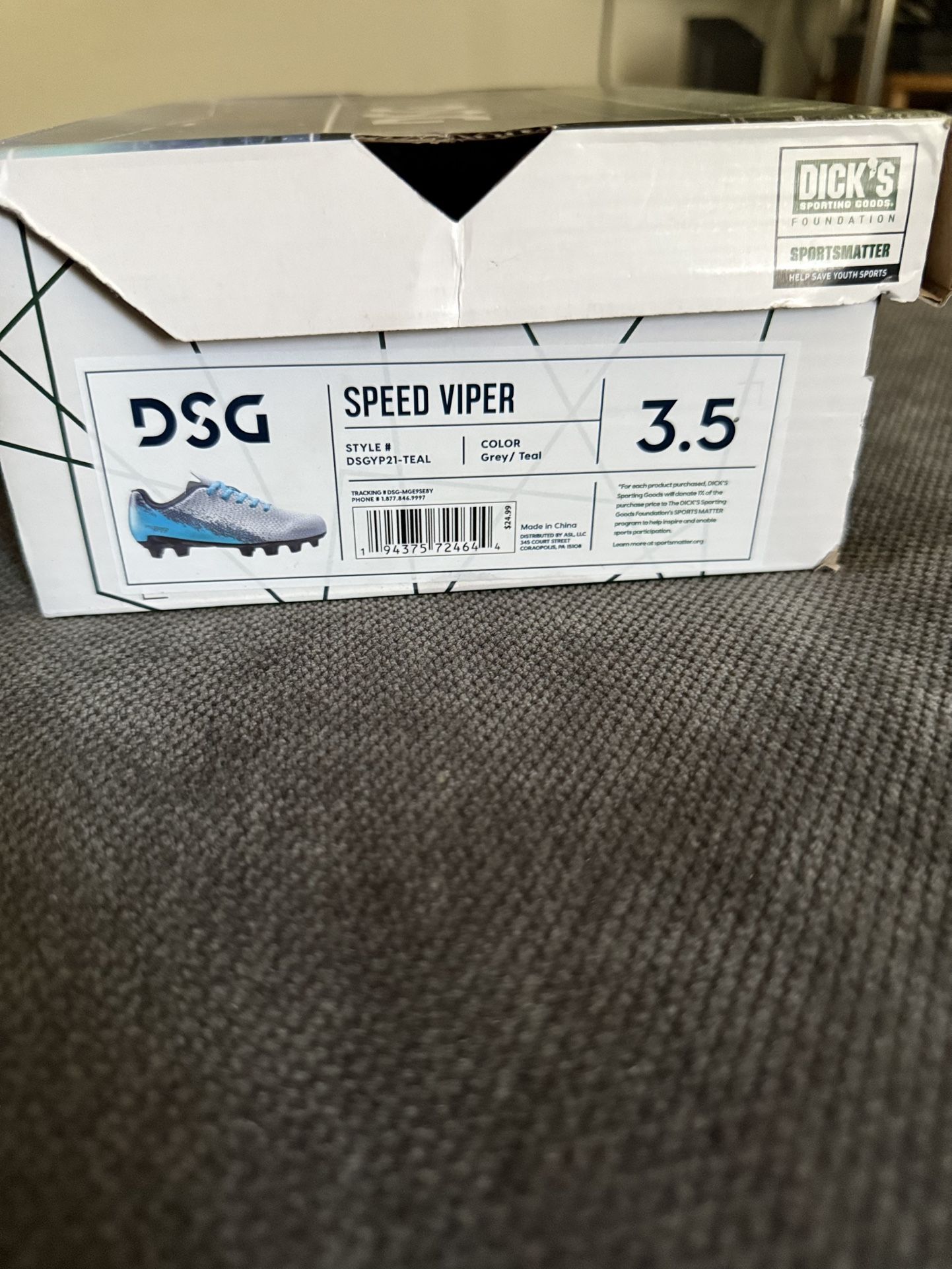 DSG Soccer Cleats Size 3.5