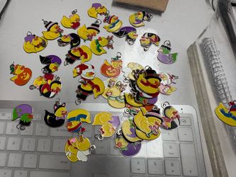 7O+ pc duck holiday charms
