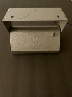 FILM DEVELOPING LAMP - BRUMBERGER DARKROOM FILM DEVELOPING / KODAK FILM