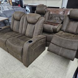 Nice Reclining Sofa & Loveseat 