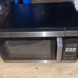 BLACK+DECKER  900W Microwave