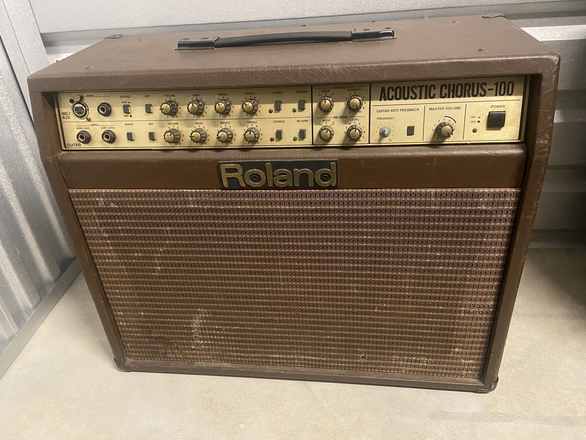 Roland Acoustic Chorus 100 ~ Acoustic / Electric Guitar Amplifier w/Mic Input