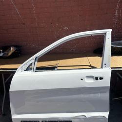 2013-2019 Jeep Grand Cherokee Front Door Left Driver Side