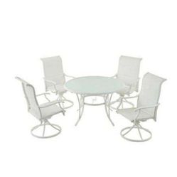 NEW IN BOX!! Round Top Outdoor Dining Patio Set!
