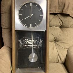 MILLER HIGH LIFE BEER VINTAGE WALL CLOCK