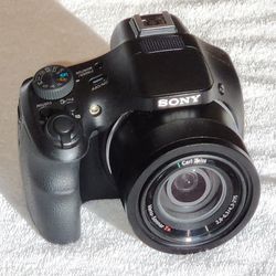 Sony CyberShot DSC-HX400V – 50x Zoom Powerhouse!
