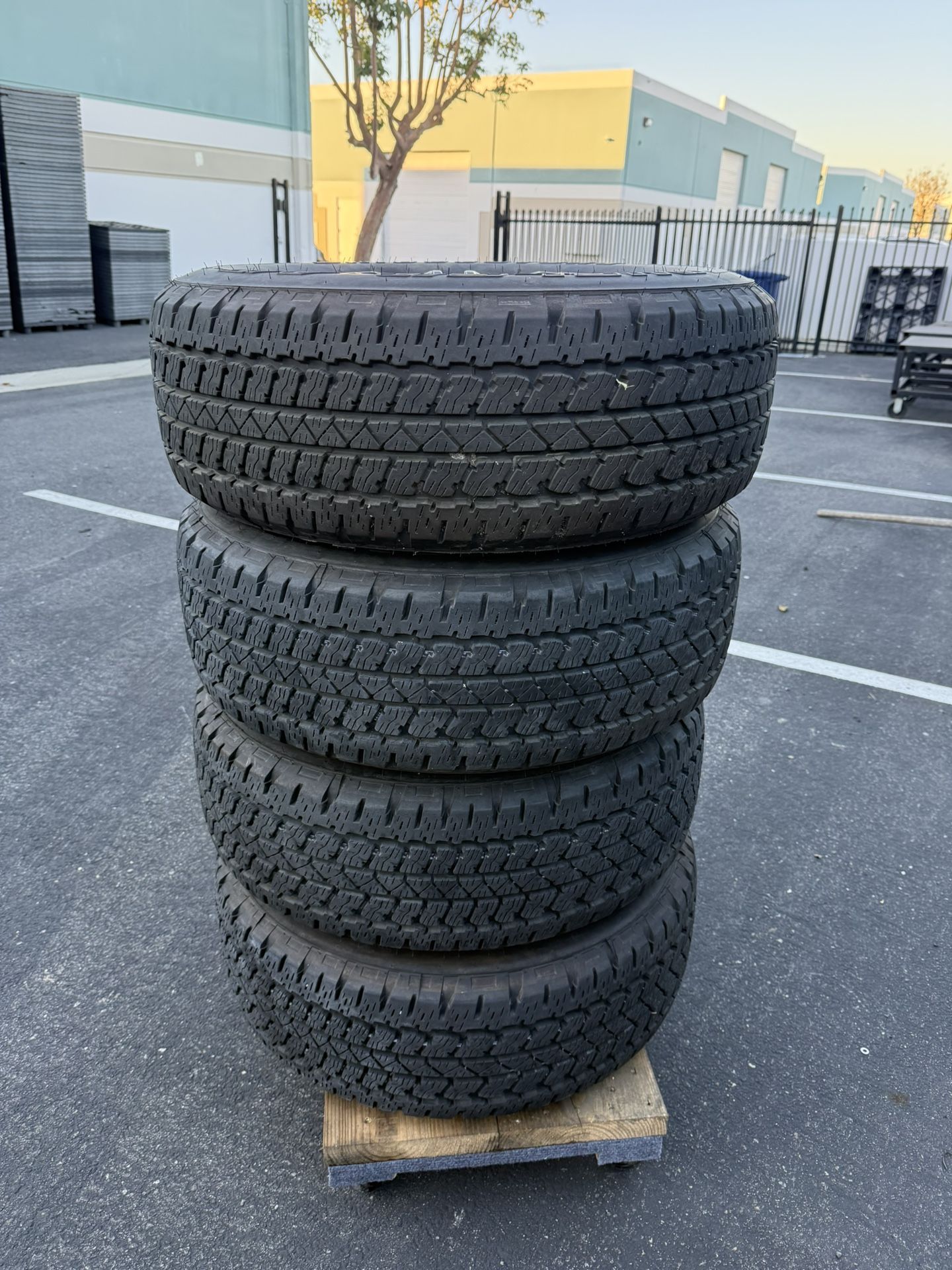 4 Bridgestone Dueler A/T RH-S Completed Tires And Rims